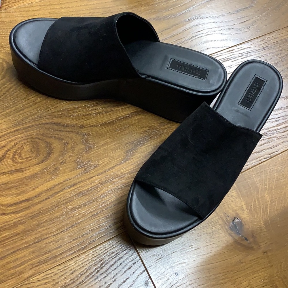 FOREVER 21 Black Platform Sandals - Picture 6 of 6